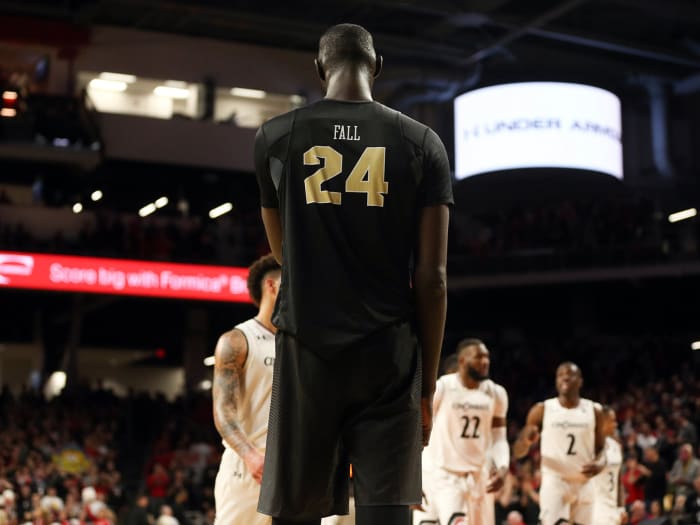 tacko-fall-ucf-height-nba-march-madness-ncaa-tournament.jpg
